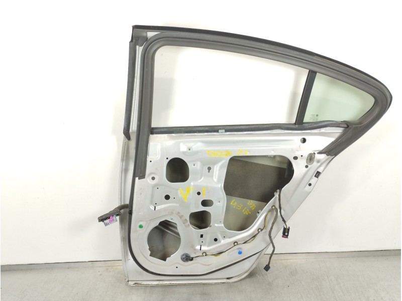 Recambio de puerta trasera derecha para opel insignia berlina cosmo referencia OEM IAM 22796348  