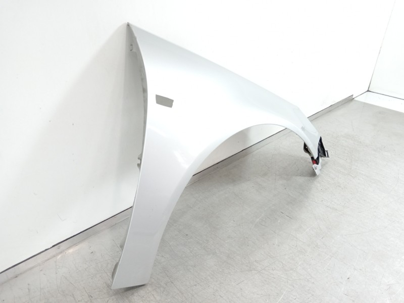 Recambio de aleta delantera derecha para opel insignia berlina cosmo referencia OEM IAM   