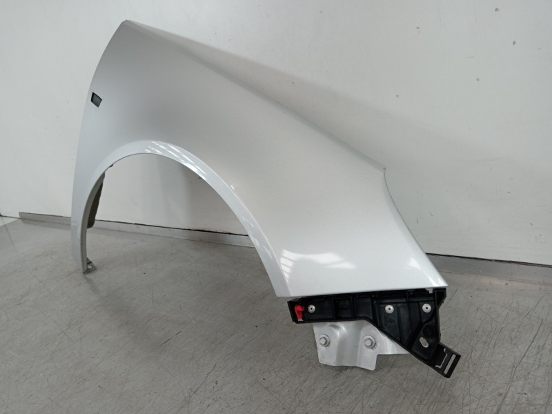 Recambio de aleta delantera derecha para opel insignia berlina cosmo referencia OEM IAM   