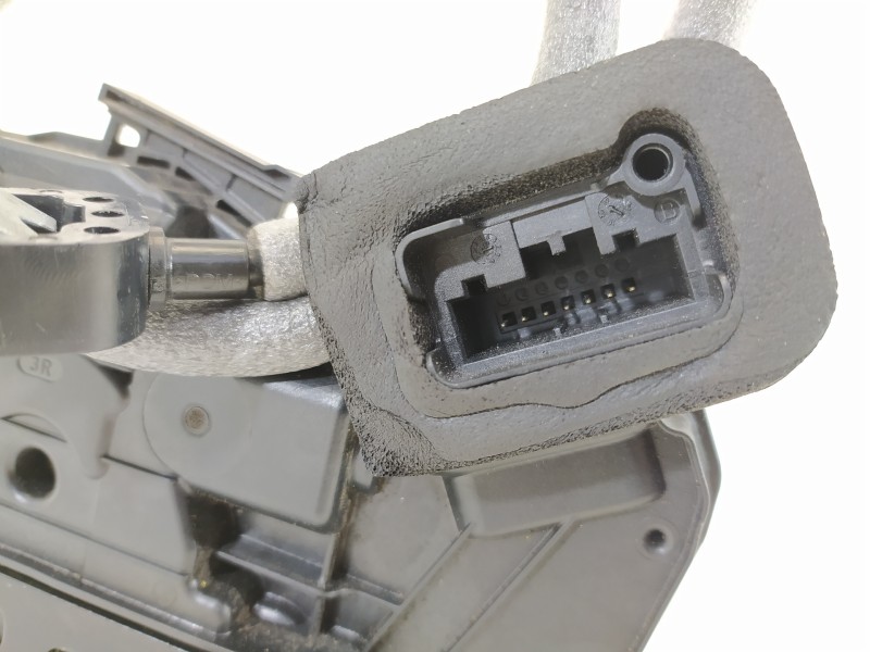 Recambio de cerradura puerta trasera derecha para volkswagen golf vii lim. gti ´´performance´´ bluemotion referencia OEM IAM 5K4