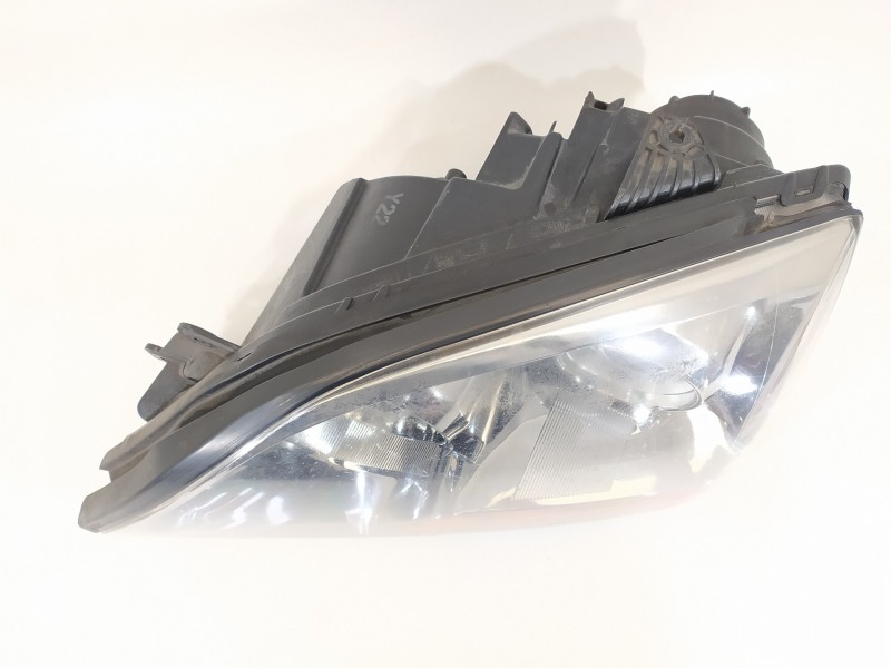 Recambio de faro izquierdo para kia sorento 2.5 crdi active referencia OEM IAM 921013E5XX  