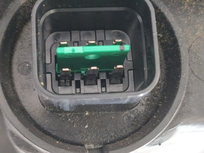Recambio de faro izquierdo para kia sorento 2.5 crdi active referencia OEM IAM 921013E5XX  