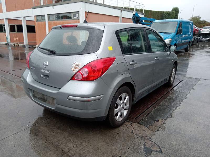 nissan tiida hatchback (c11) del año 2008