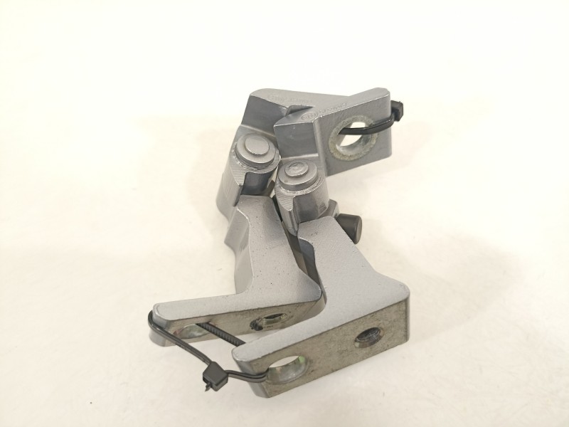 Recambio de bisagra puerta para seat arona xperience referencia OEM IAM 8X0831404E  