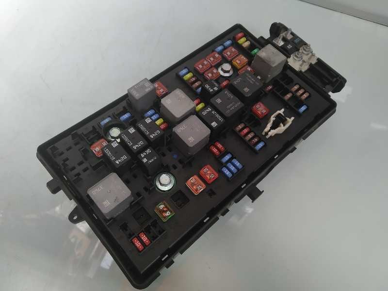 Recambio de caja reles / fusibles para opel insignia berlina cosmo referencia OEM IAM 1334347901 529050199 