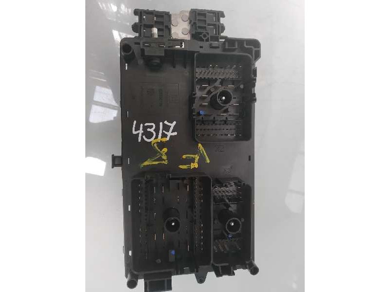 Recambio de caja reles / fusibles para opel insignia berlina cosmo referencia OEM IAM 1334347901 529050199 