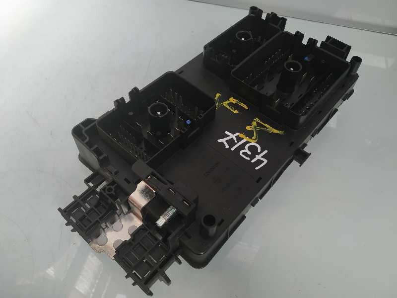 Recambio de caja reles / fusibles para opel insignia berlina cosmo referencia OEM IAM 1334347901 529050199 