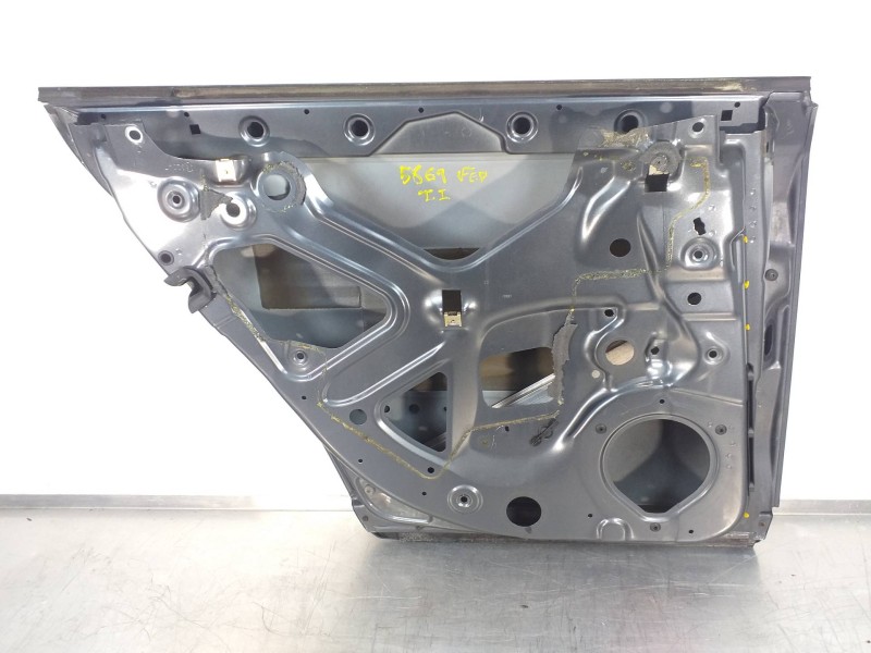 Recambio de puerta trasera izquierda para audi a4 berlina (8e) 1.8 t referencia OEM IAM 8E0833051  