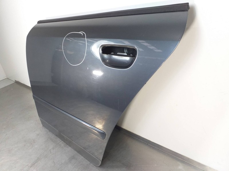 Recambio de puerta trasera izquierda para audi a4 berlina (8e) 1.8 t referencia OEM IAM 8E0833051  