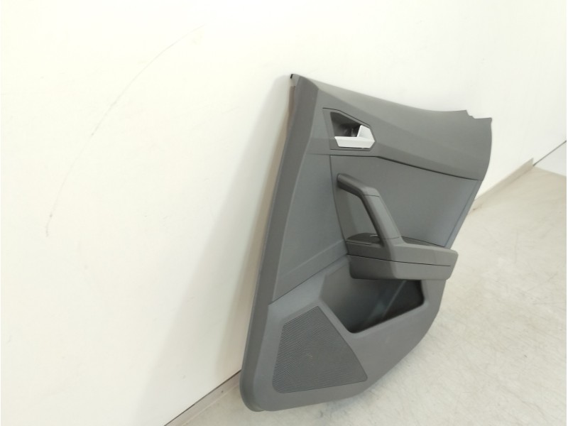 Recambio de guarnecido puerta trasera derecha para seat arona xperience referencia OEM IAM 6F0867134  