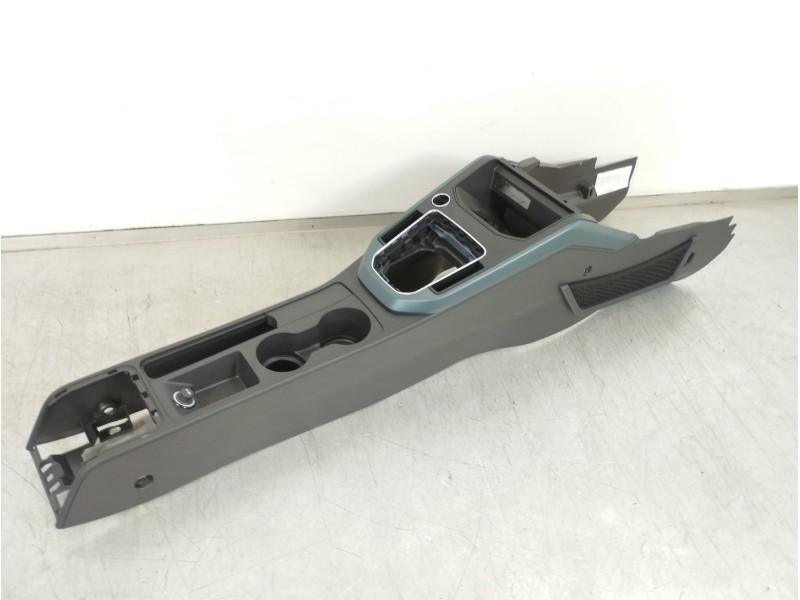 Recambio de consola central para seat arona xperience referencia OEM IAM 6F1863681  