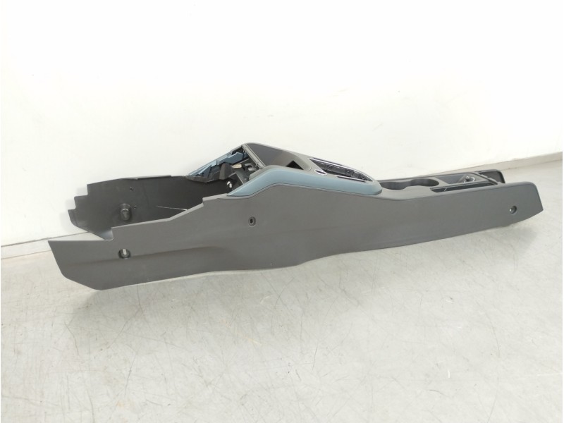 Recambio de consola central para seat arona xperience referencia OEM IAM 6F1863681  