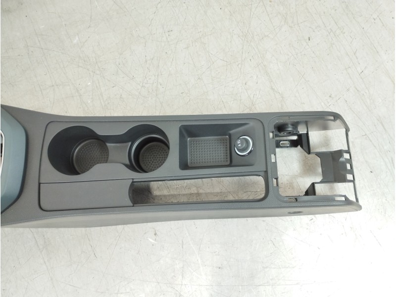 Recambio de consola central para seat arona xperience referencia OEM IAM 6F1863681  