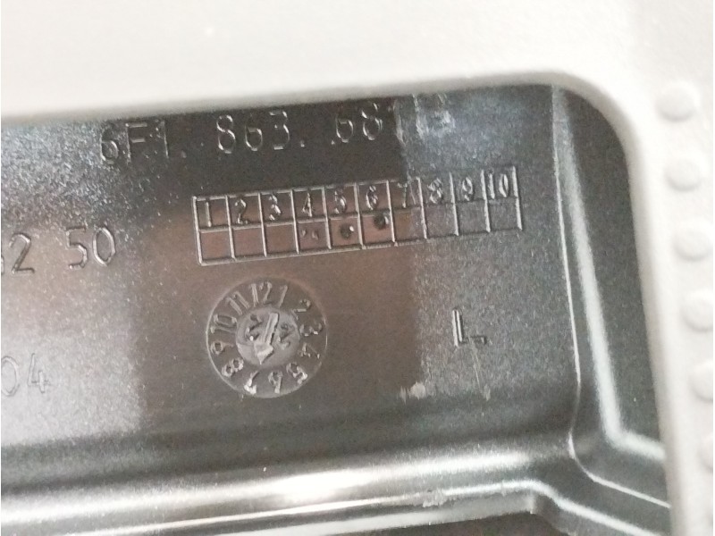 Recambio de consola central para seat arona xperience referencia OEM IAM 6F1863681  