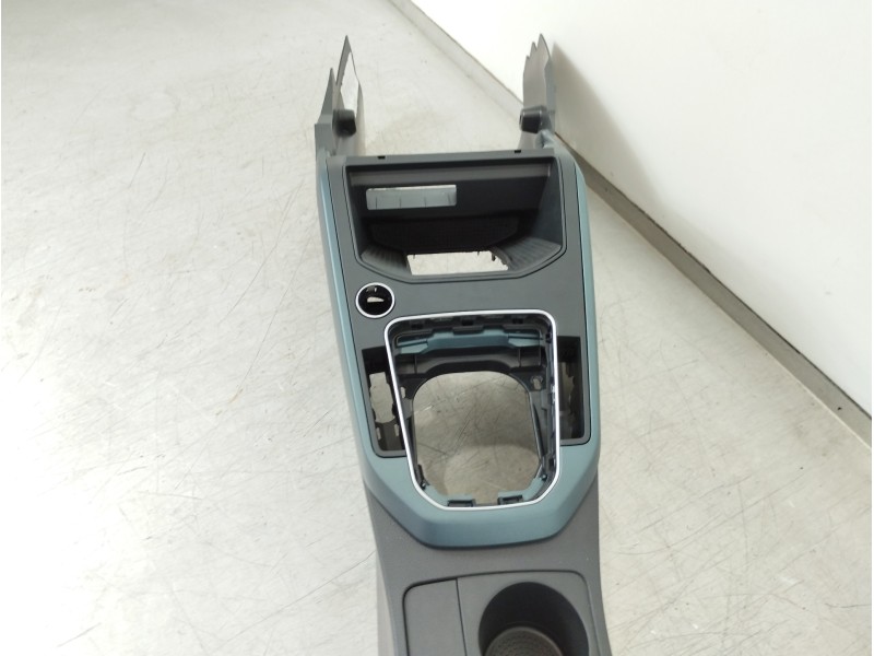 Recambio de consola central para seat arona xperience referencia OEM IAM 6F1863681  