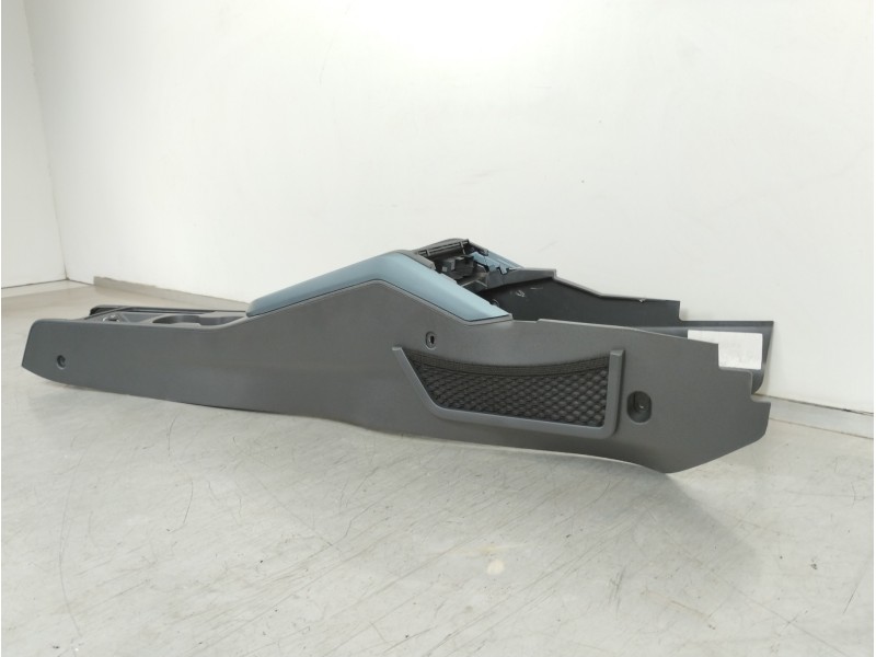 Recambio de consola central para seat arona xperience referencia OEM IAM 6F1863681  