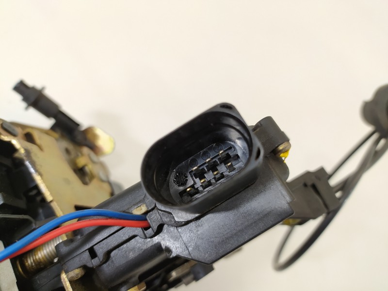 Recambio de cerradura puerta trasera derecha para audi a4 berlina (8e) 1.8 t referencia OEM IAM 4B0839016D  