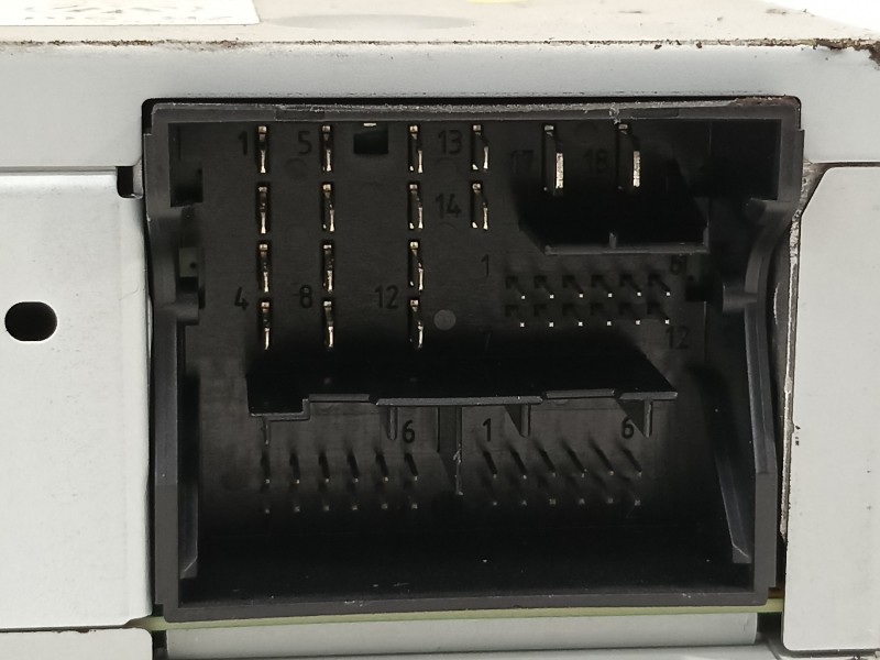 Recambio de sistema audio / radio cd para volkswagen golf vii lim. advance bluemotion referencia OEM IAM 5G0035819A  