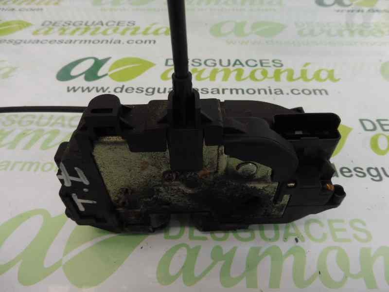 Recambio de cerradura puerta trasera izquierda para renault megane iii berlina 5 p dynamique referencia OEM IAM 825030002R  