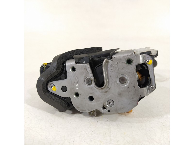 Recambio de cerradura puerta delantera izquierda para opel zafira tourer excellence referencia OEM IAM 13579522  