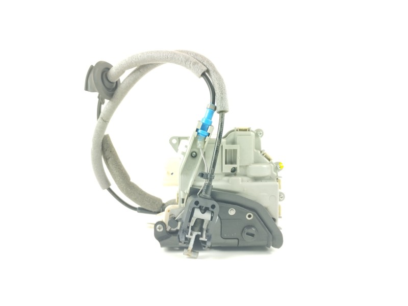 Recambio de cerradura puerta trasera derecha para audi a3 sportback (8va) ambiente referencia OEM IAM 8K0839016F  