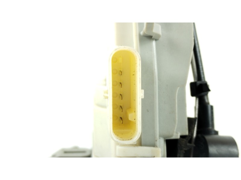 Recambio de cerradura puerta trasera derecha para audi a3 sportback (8va) ambiente referencia OEM IAM 8K0839016F  