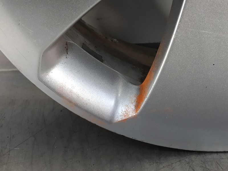 Recambio de llanta para opel insignia berlina edition referencia OEM IAM 13235010  