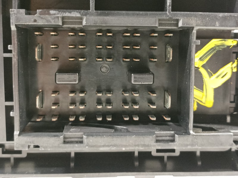 Recambio de caja reles / fusibles para kia carens (un) concept referencia OEM IAM 919501D220  