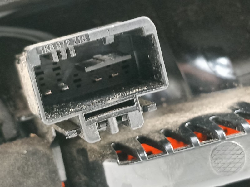 Recambio de piloto trasero izquierdo en porton para volkswagen t-roc advance referencia OEM IAM 2GA945093  