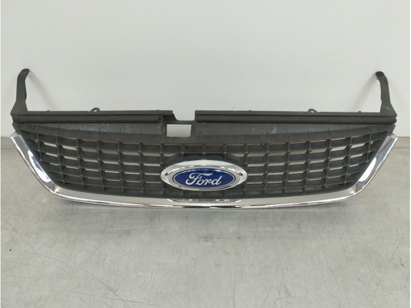 Recambio de rejilla delantera para ford mondeo ber. (ca2) ambiente referencia OEM IAM 7S718200A  