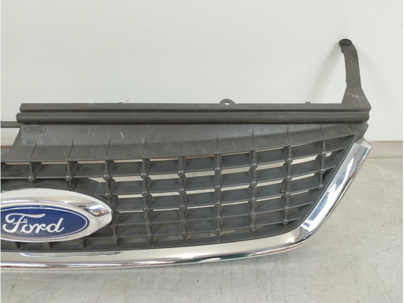 Recambio de rejilla delantera para ford mondeo ber. (ca2) ambiente referencia OEM IAM 7S718200A  