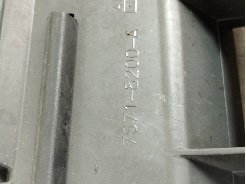 Recambio de rejilla delantera para ford mondeo ber. (ca2) ambiente referencia OEM IAM 7S718200A  