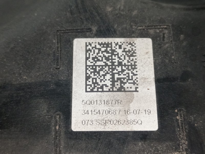 Recambio de deposito adblue para volkswagen t-roc advance referencia OEM IAM 5Q0131969E 5Q0131877R 5WA131877