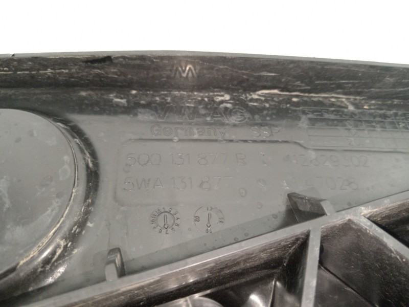 Recambio de deposito adblue para volkswagen t-roc advance referencia OEM IAM 5Q0131969E 5Q0131877R 5WA131877
