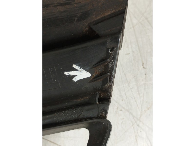 Recambio de rejilla paragolpes izquierda para audi a3 sportback (8va) ambiente referencia OEM IAM 8V5807681A  