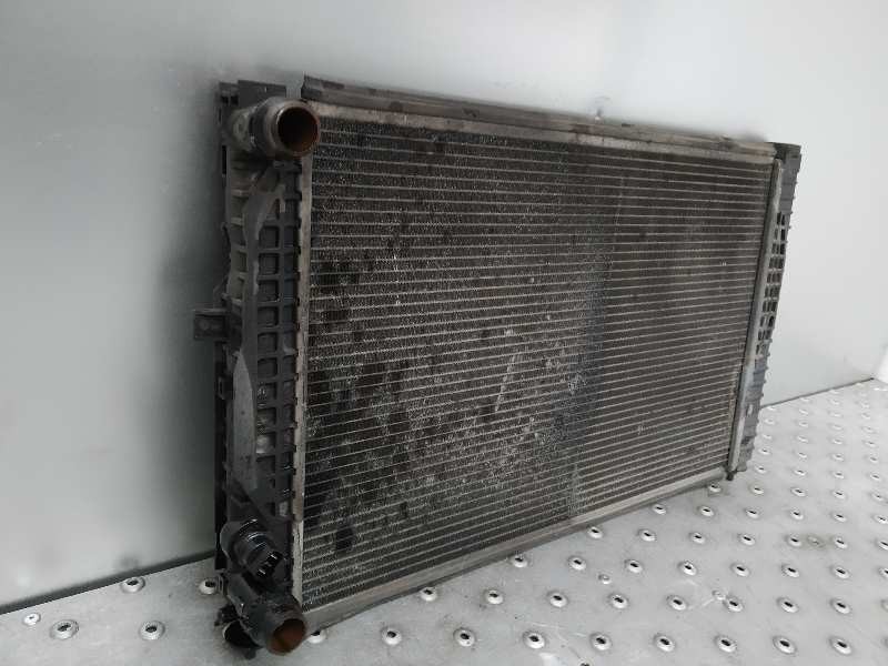 Recambio de radiador agua para volkswagen passat berlina (3b2) trendline referencia OEM IAM 8D0121251  