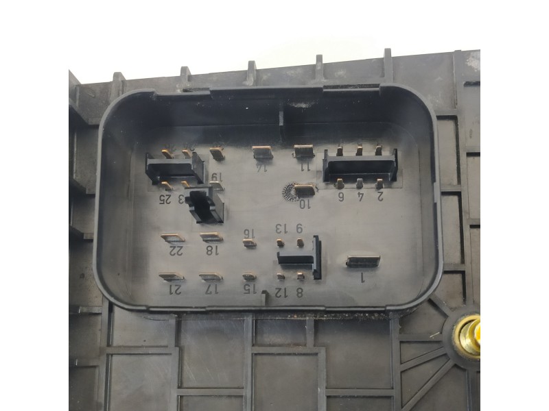 Recambio de caja reles / fusibles para audi a3 (8p) 2.0 fsi ambiente referencia OEM IAM 1K0937124H  