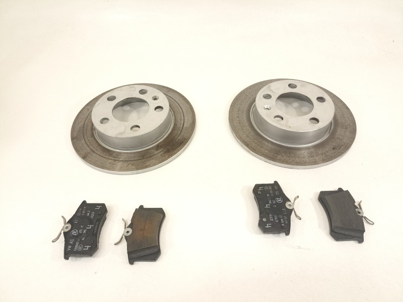 Recambio de disco freno trasero para seat arona xperience referencia OEM IAM 2Q0615601H  
