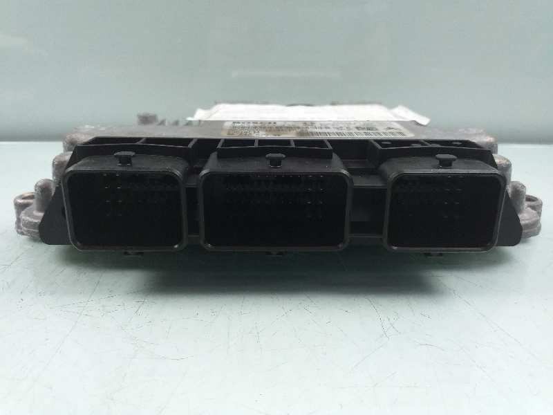 Recambio de centralita motor uce para citroën c4 berlina lx referencia OEM IAM 9664257580 0281013332 