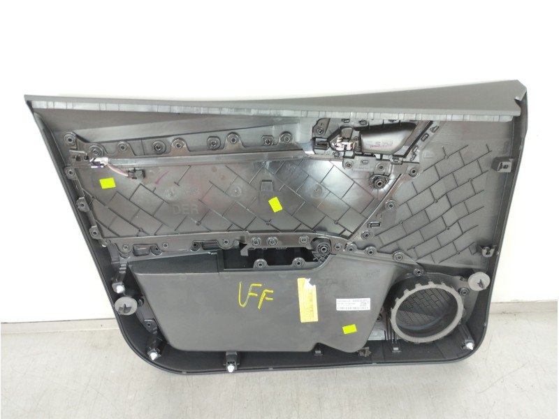 Recambio de guarnecido puerta delantera derecha para seat arona xperience referencia OEM IAM 6F0867132  