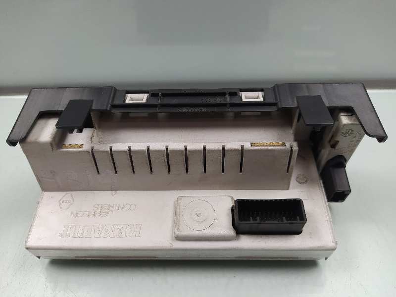 Recambio de pantalla multifuncion para renault kangoo furgón confort referencia OEM IAM 8200755144  