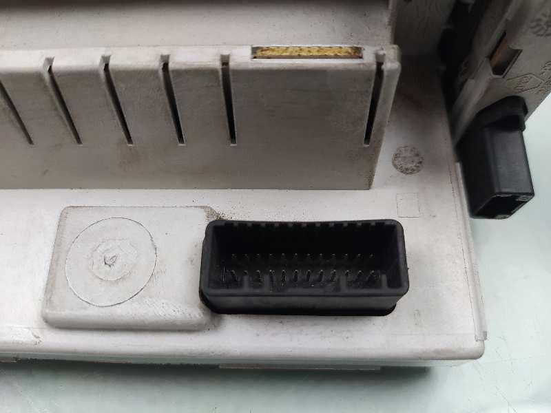 Recambio de pantalla multifuncion para renault kangoo furgón confort referencia OEM IAM 8200755144  