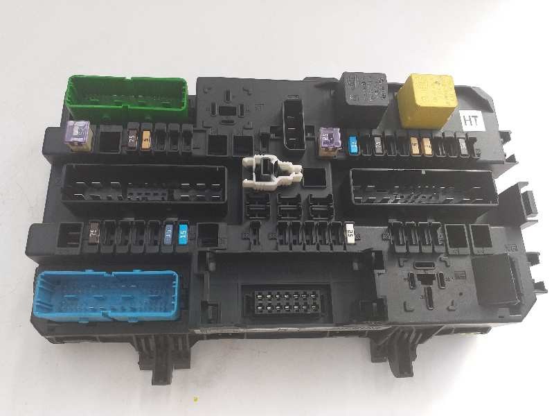 Recambio de caja reles / fusibles para opel astra gtc sport referencia OEM IAM 13222173  