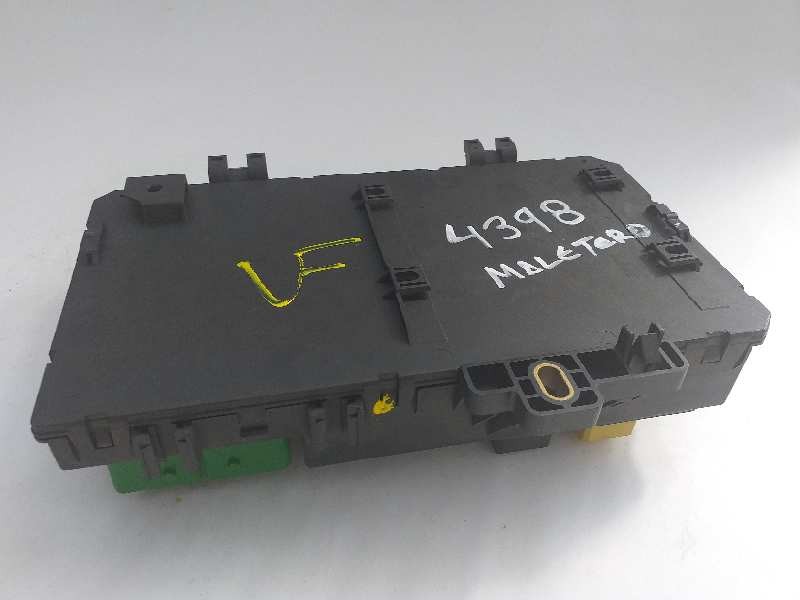 Recambio de caja reles / fusibles para opel astra gtc sport referencia OEM IAM 13222173  