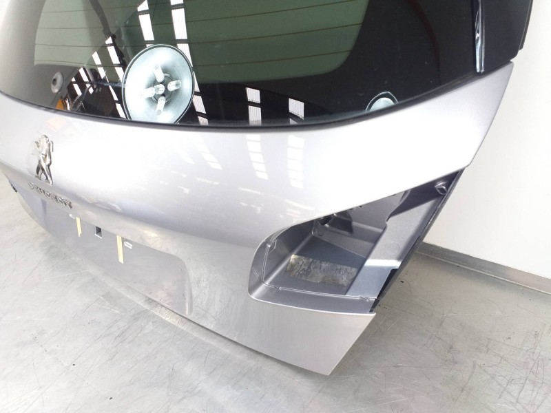 Recambio de porton trasero para peugeot 308 access referencia OEM IAM 9677833277  