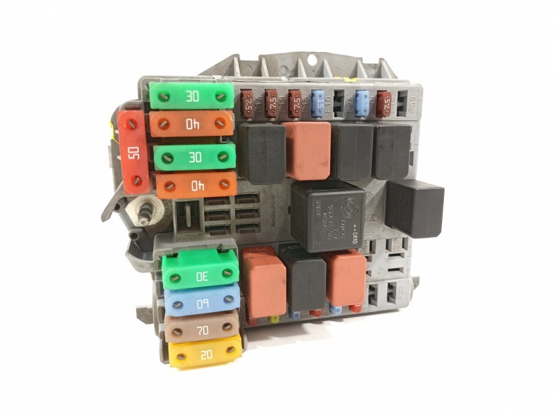 Recambio de caja reles / fusibles para fiat linea (110) emotion referencia OEM IAM 51815360  