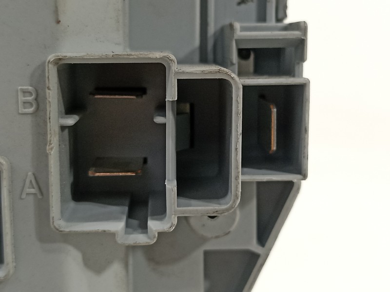 Recambio de caja reles / fusibles para fiat linea (110) emotion referencia OEM IAM 51815360  