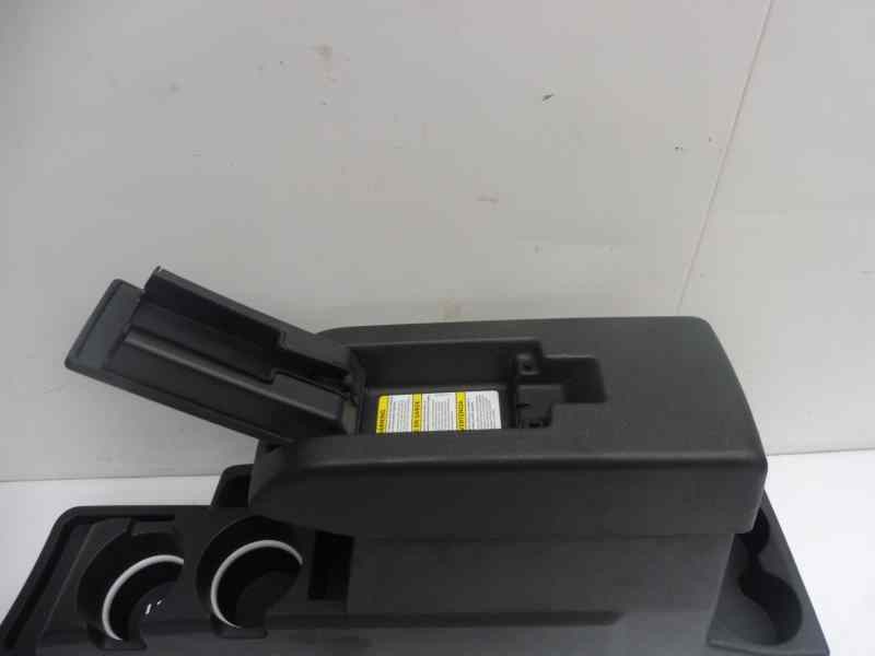 Recambio de apoyabrazos central para dodge caliber se referencia OEM IAM   