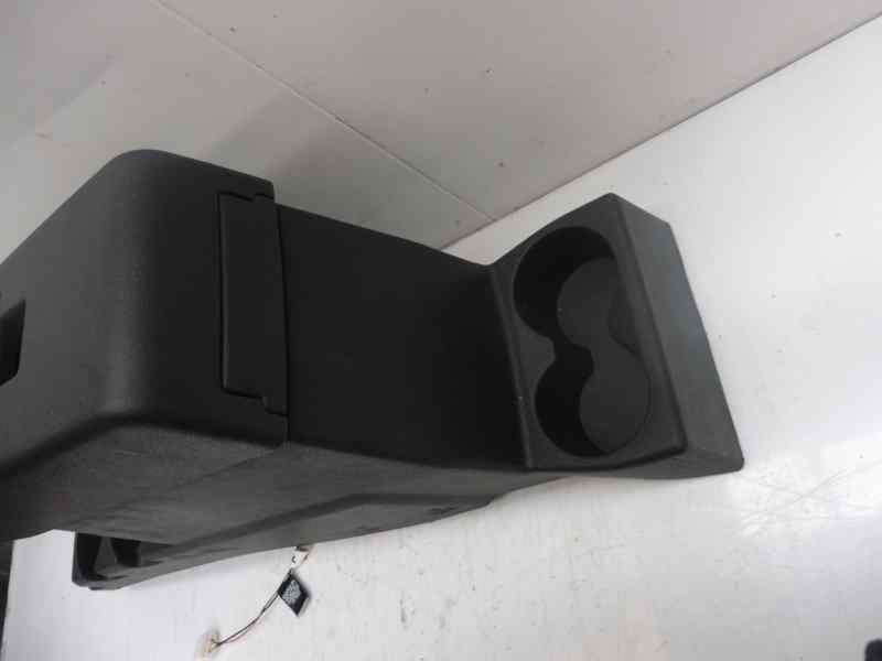 Recambio de apoyabrazos central para dodge caliber se referencia OEM IAM   