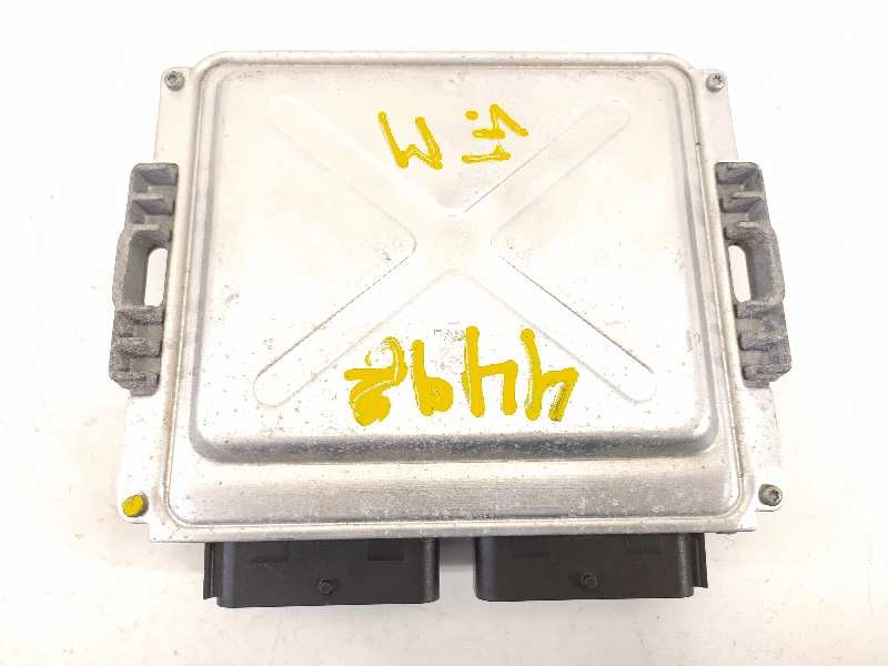 Recambio de centralita motor uce para dacia sandero ambiance referencia OEM IAM 616000395  